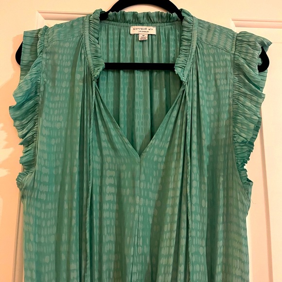 Cute summer dress worn once! Size medium and is pleated around waste. - Picture 3 of 6